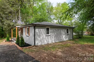 1705 E Cloaninger Ave, Statesville, NC 28625 - Photo 25