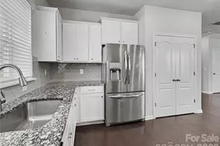 16835 Cozy Cove Rd, Charlotte, NC 28278 - Photo 7