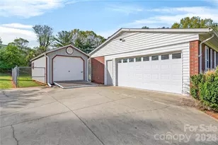 821 Woods Dr, Statesville, NC 28677 - Photo 25