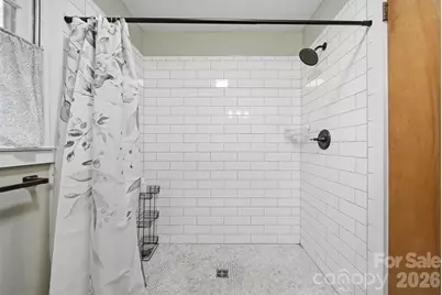 35 32nd Avenue NW, Hickory, NC 28601 - Photo 5