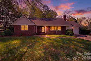 35 32nd Ave NW, Hickory, NC 28601 - Photo 1