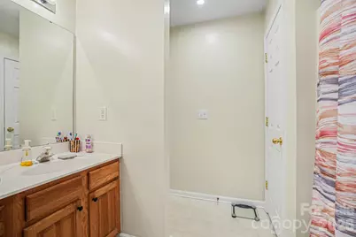 3915 Glenlea Commons Drive, Charlotte, NC 28216 - Photo 23