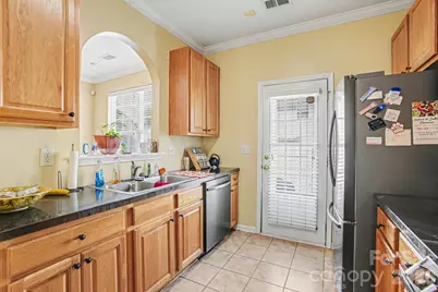 3915 Glenlea Commons Drive, Charlotte, NC 28216 - Photo 9