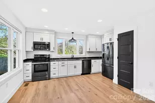 477 Oakdale Rd, Waynesville, NC 28786 - Photo 3