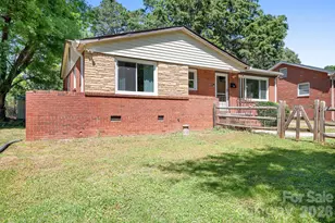 3960 Bristol Dr, Charlotte, NC 28208 - Photo 5