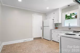 3960 Bristol Dr, Charlotte, NC 28208 - Photo 13