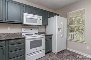 8211 Golf Ridge Dr, Charlotte, NC 28277 - Photo 5