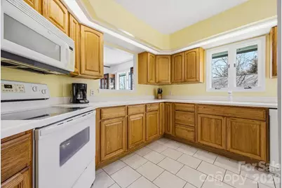 2070 Golfside Lane, Hendersonville, NC 28739 - Photo 7