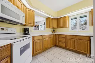 2070 Golfside Ln, Hendersonville, NC 28739 - Photo 7