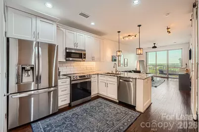 333 W Trade Street W #2002, Charlotte, NC 28202 - Photo 5