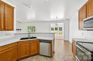 8718 Buttonwood Ct, Charlotte, NC 28215 - Photo 11