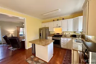 194 Beechnut Dr, Hendersonville, NC 28739 - Photo 5