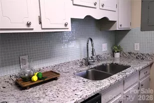 525 SW 12th Street SW, Hickory, NC 28602 - Photo 7