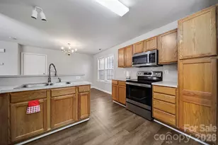 2604 Cochrane Dr, Charlotte, NC 28269 - Photo 9