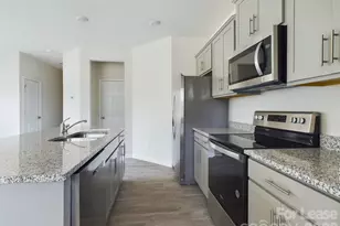 8021 Murray Br Dr, Charlotte, NC 28216 - Photo 7