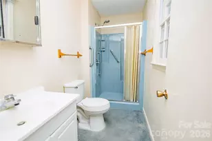 205 Bond St, Marion, NC 28752 - Photo 11