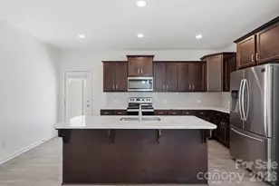 4225 Stockbrook Dr, Charlotte, NC 28215 - Photo 7