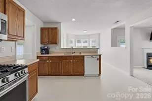 7720 Shiny Meadow Ln, Charlotte, NC 28215 - Photo 5