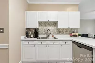 9054 Meadow Vista Rd, Charlotte, NC 28213 - Photo 7