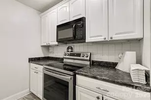 1323 Queens Rd, Charlotte, NC 28207 - Photo 13