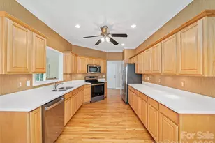 25 Ashefield Ct, Hendersonville, NC 28791 - Photo 11