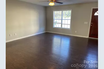 1057 19th Street NE, Hickory, NC 28601 - Photo 5