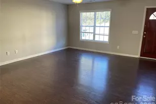 1057 19th St NE, Hickory, NC 28601 - Photo 5