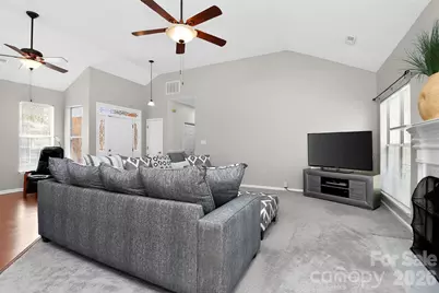 10631 Jardin Way, Charlotte, NC 28215 - Photo 9