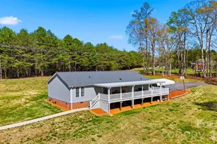 2981 Community Rd, Claremont, NC 28610 - Photo 5