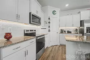 33 Cedar Hl Rd, Hendersonville, NC 28792 - Photo 13