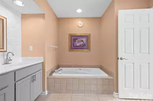 21 Old Applewood Ln, Hendersonville, NC 28739 - Photo 7