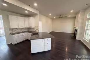 12014 Cheviott Hill Ln, Charlotte, NC 28213 - Photo 15