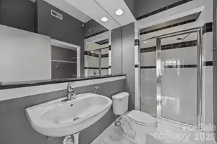 514 W 10th St, Charlotte, NC 28202 - Photo 17