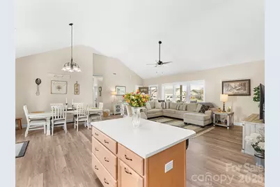 432 Sassafras Drive, Hendersonville, NC 28739 - Photo 9