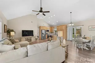 432 Sassafras Dr, Hendersonville, NC 28739 - Photo 3