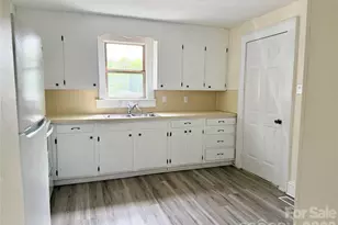 2025 28th St NE, Hickory, NC 28601 - Photo 3