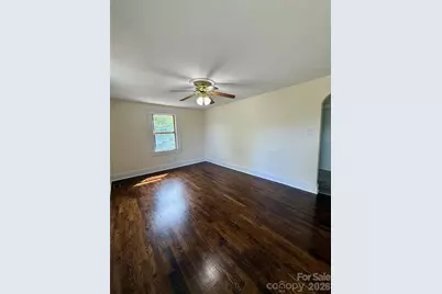 2025 28th Street NE, Hickory, NC 28601 - Photo 9