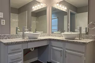 5919 Hunters Crossing Ln, Charlotte, NC 28215 - Photo 9