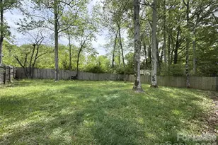 5919 Hunters Crossing Ln, Charlotte, NC 28215 - Photo 13