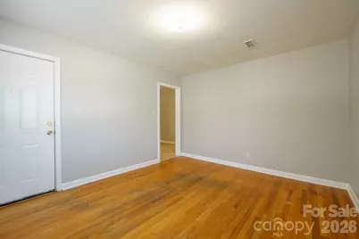 829 4th Avenue SW, Hickory, NC 28602 - Photo 5