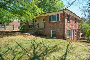 829 4th Ave SW, Hickory, NC 28602 - Photo 3