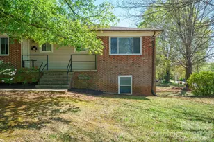 829 4th Ave SW, Hickory, NC 28602 - Photo 3