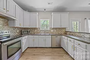 1321 Burtonwood Cir, Charlotte, NC 28212 - Photo 11