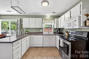 2534 Clearkirk Ct, Matthews, NC 28105 - Photo 11
