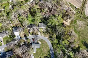 33 Springside Dr, Hendersonville, NC 28792 - Photo 3