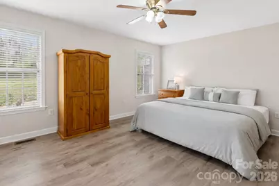 124 E Iowa Avenue, Bessemer City, NC 28016 - Photo 11