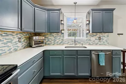 124 E Iowa Avenue, Bessemer City, NC 28016 - Photo 3