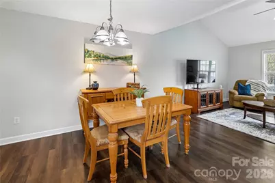 124 E Iowa Avenue, Bessemer City, NC 28016 - Photo 9