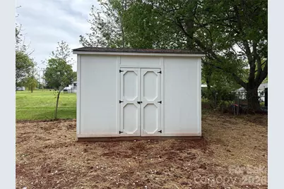 608 E Boston Avenue, Bessemer City, NC 28016 - Photo 17