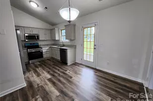 3641 Atlas Dr, Charlotte, NC 28269 - Photo 3